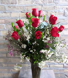Bouquet of red roses in glass vase.