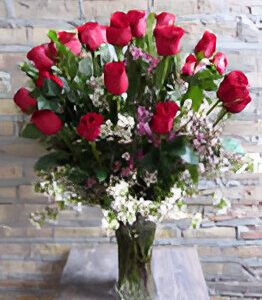 Bouquet of red roses in a vase.