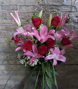 Bouquet of pink lilies and red roses.